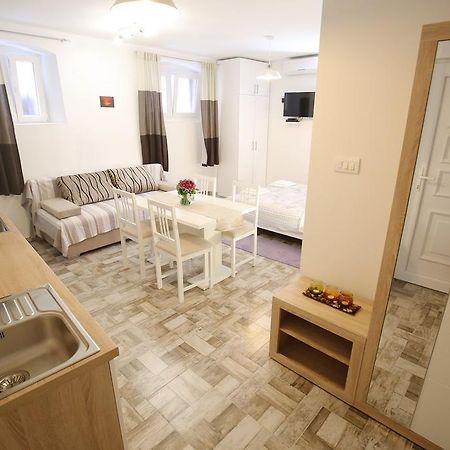 Studio Apartment Laura Zadar Ngoại thất bức ảnh